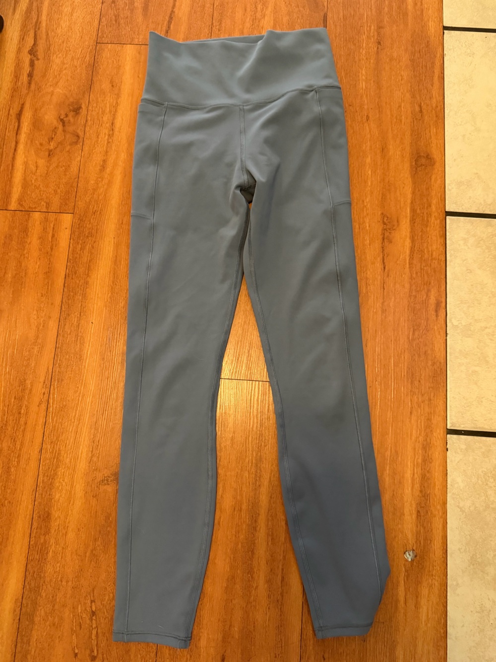 Vuori High Rise Performance Leggings in Slate